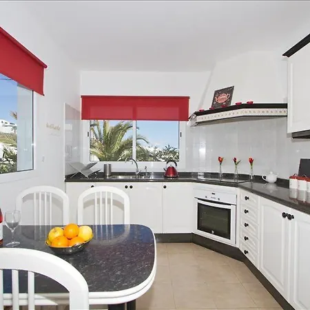 - 4 Bedrooms Private Patio With Heated Pool Тиас