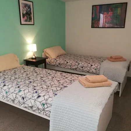 - 4 Bedrooms Private Patio With Heated Pool *